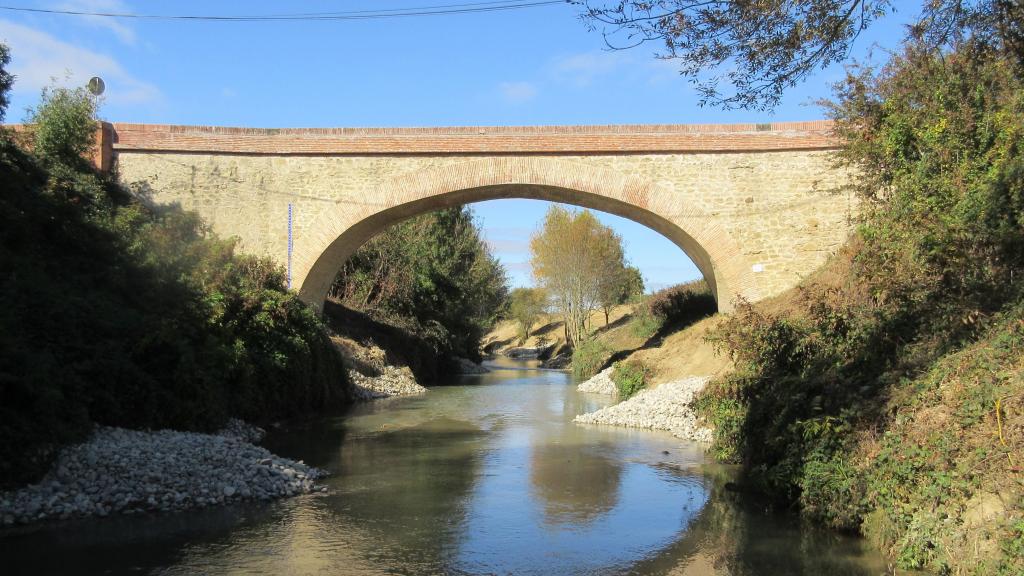 Photo de l'Hers renaturé - pont des Romains à Baziège