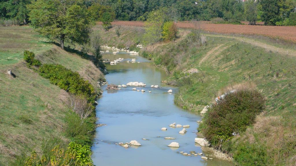 Photo de l'Hers à Toulouse Gabardie, après travaux de restauration du cours d'eau en 2009