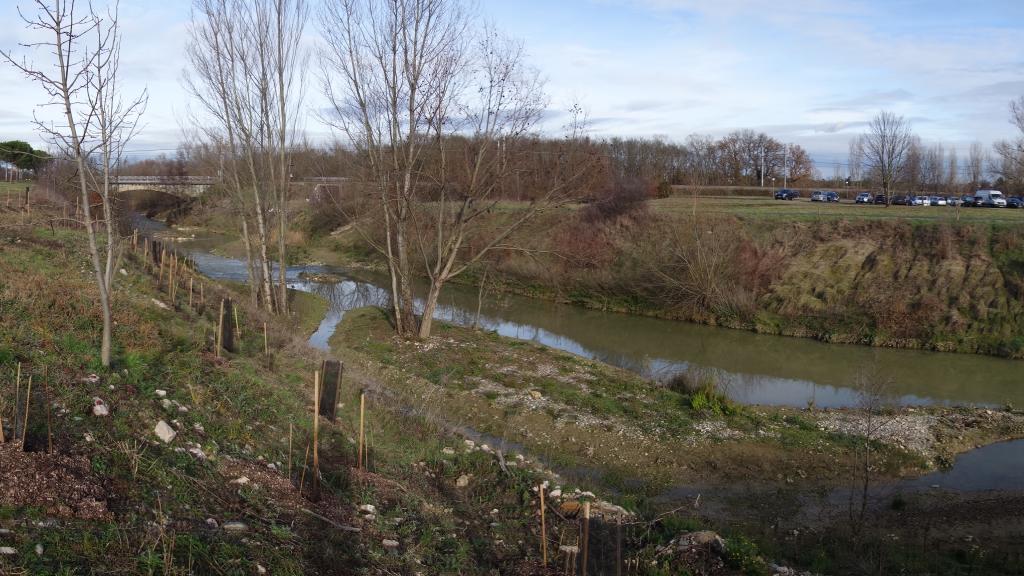 Photo de l'Hers au Palays à Toulouse, après travaux de restauration du cours d'eau