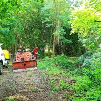 photo de l'équipe rivière réalisant l'entretien du site bordant la Vendinelle, à La Salvetat-Lauragais