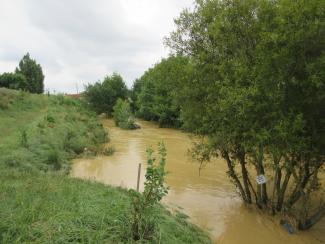 Photo en crue - aval pont des Romains