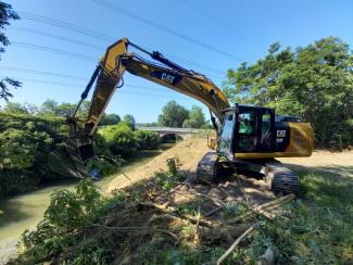 Photo pendant les travaux de restauration de berges du Girou à Villneuve-les-Bouloc