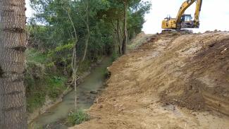 Photo des berges de la Saune pendant les travaux