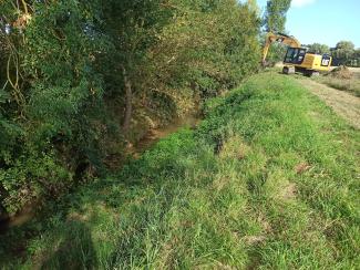 Photo des berges de la Vendinelle à la Salvetat Lauragais avant travaux 2024