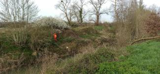 photo de l'entretien des berges du Girou sous les lignes électriques