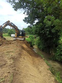 Travaux de renaturation du Peyrencou au Cabanial