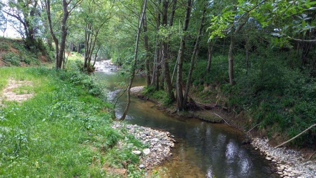 photo du lit et des berges de l'Hers après travaux sur la commune de Renneville